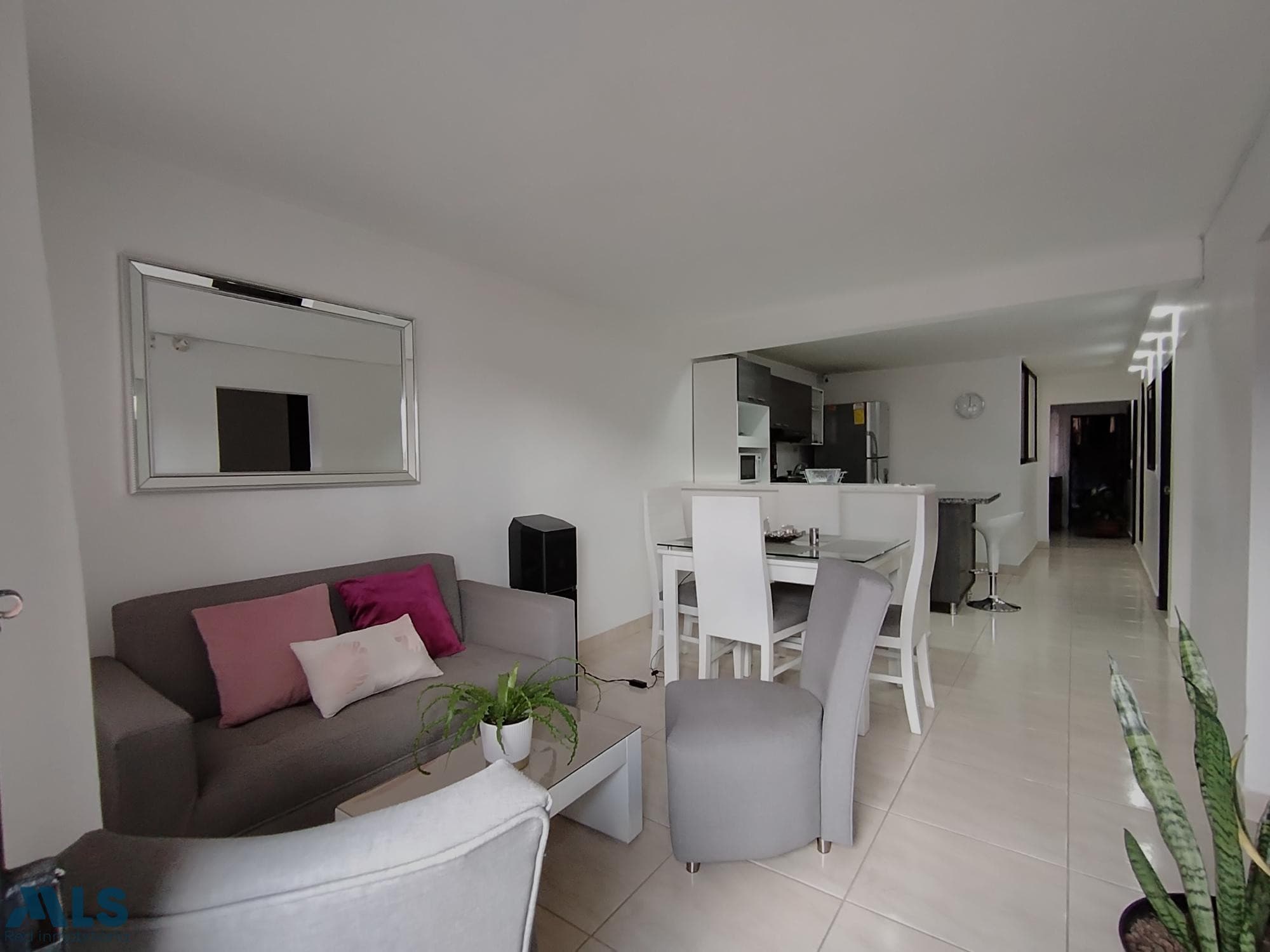 Apartamento en venta en La Esperanza, Occidente, Medellín — foto 1 de 11