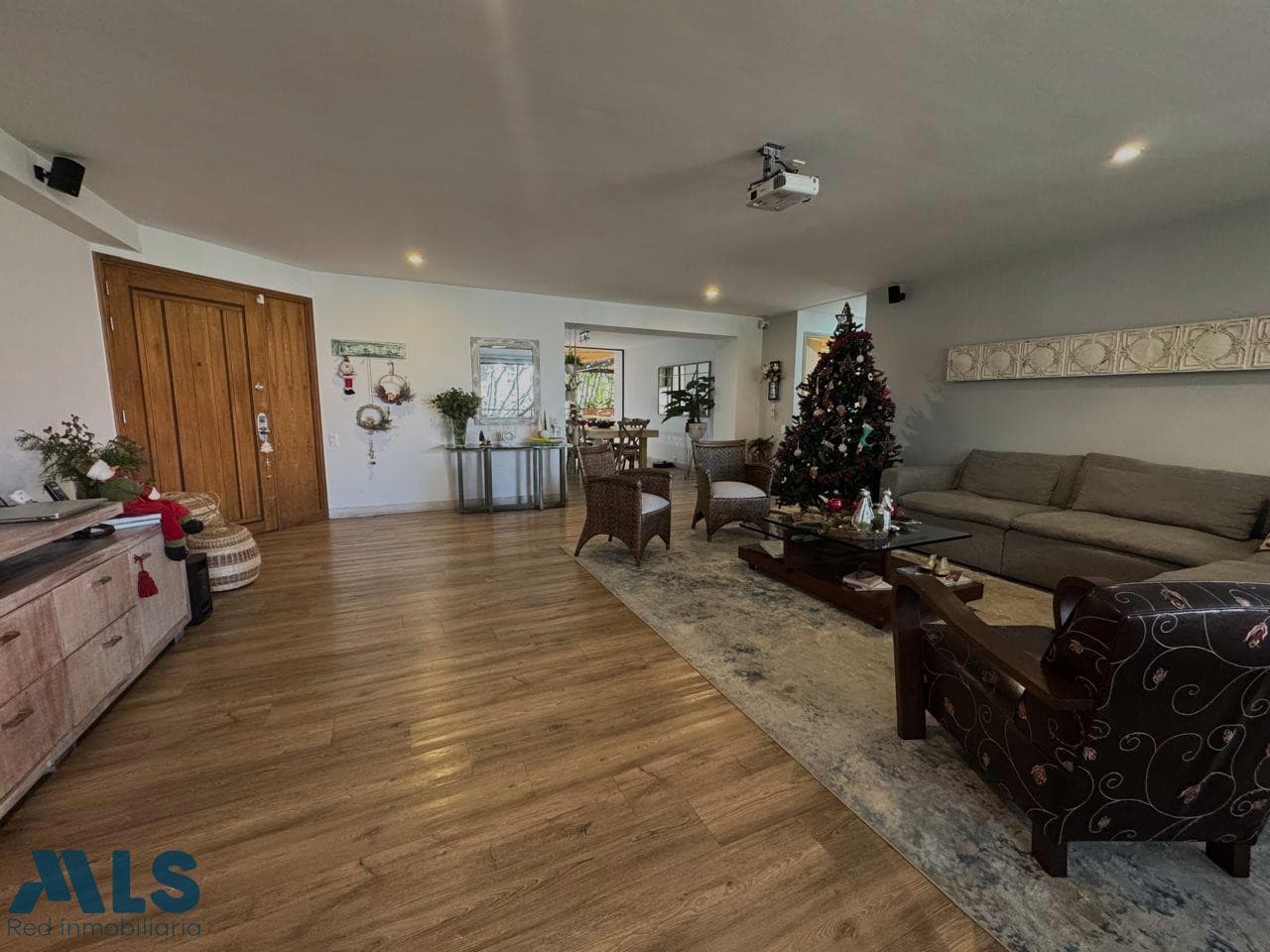 Apartamento en venta en Poblado, Medellín — foto 1 de 15