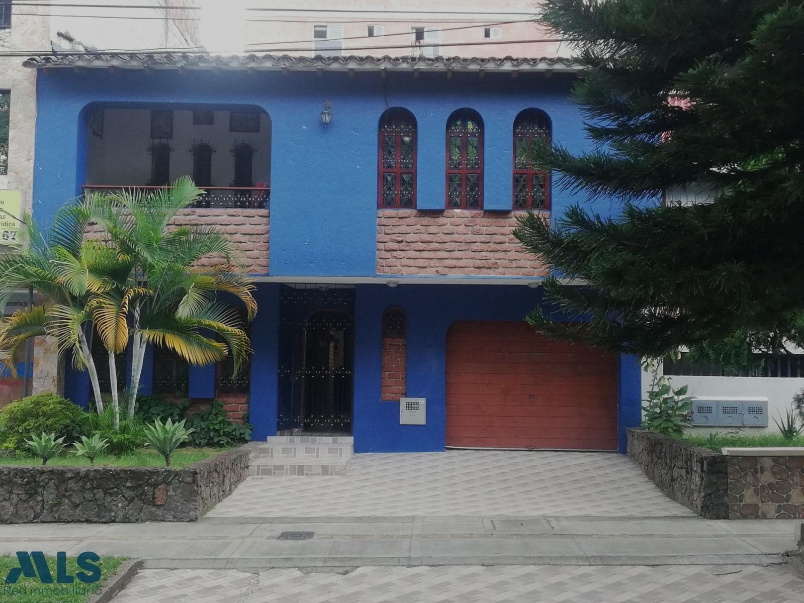 Casa en venta en Los Colores, Laureles, Medellín — foto 1 de 23