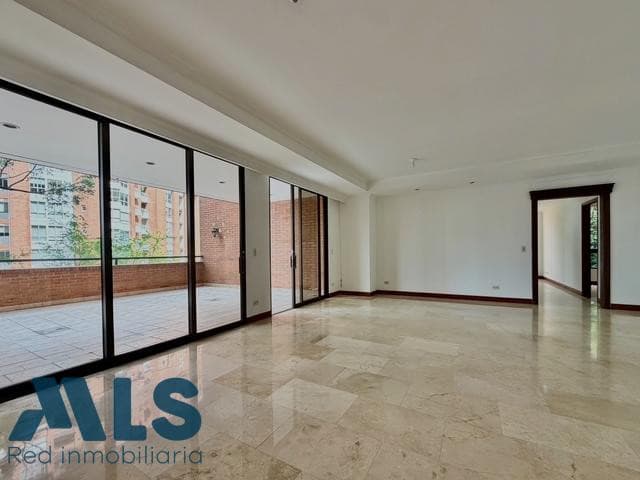 Apartamento en venta en La Tomatera, Poblado, Medellín — foto 1 de 24