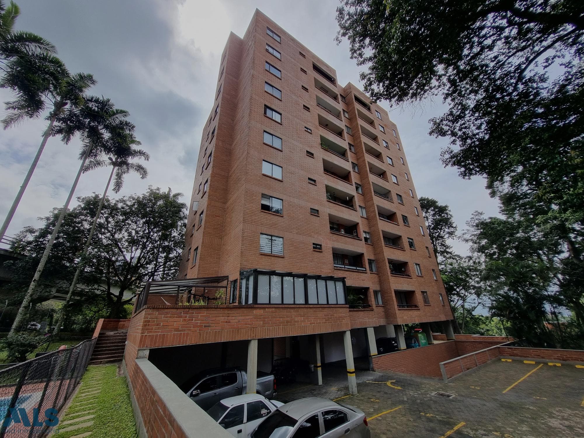 Apartamento en venta en Los Balsos Nº 2, Poblado, Medellín — foto 1 de 25