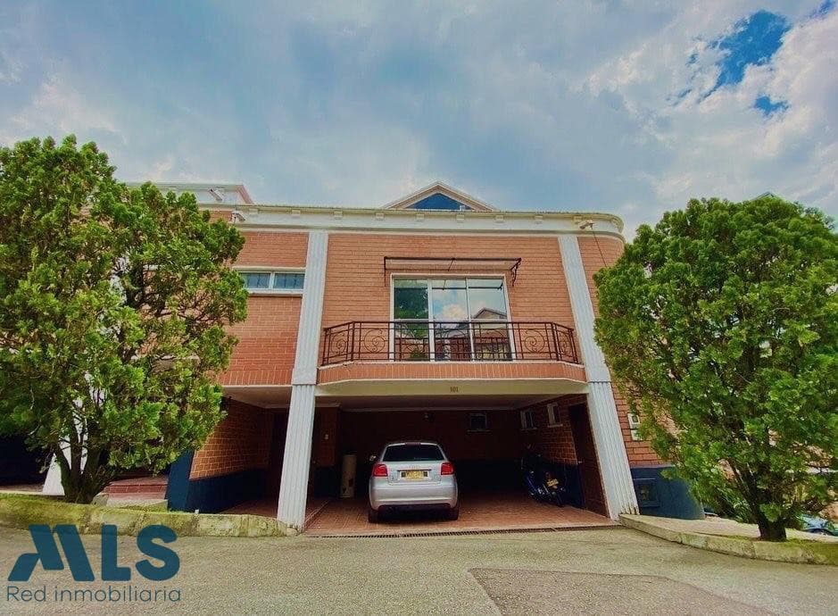 Casa en venta en Altos Del, Poblado, Medellín — foto 1 de 16