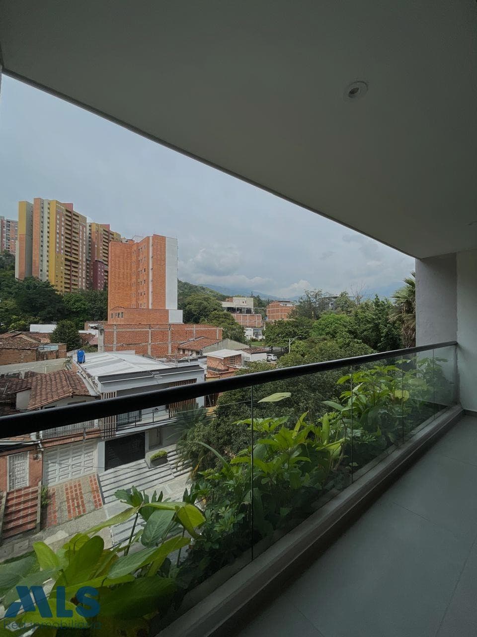 Apartamento en venta en La Castellana, Laureles, Medellín — foto 1 de 14