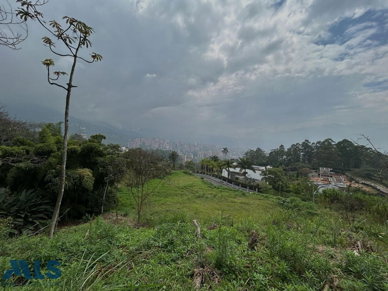 Lote Residencial en venta en Las Palmas, Poblado, Medellín — foto 1 de 11