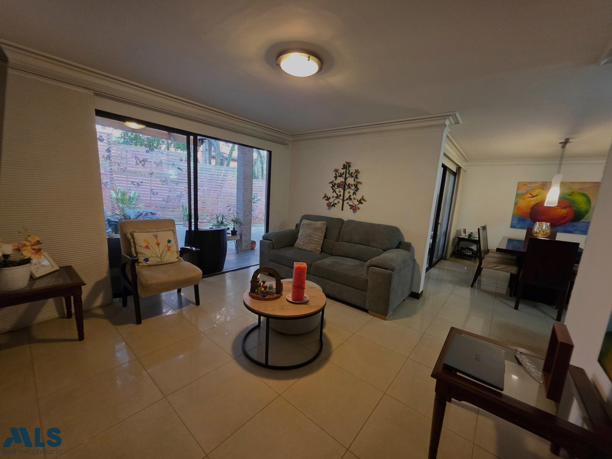 Casa en venta en Loma Los Gonzalez, Poblado, Medellín — foto 1 de 43