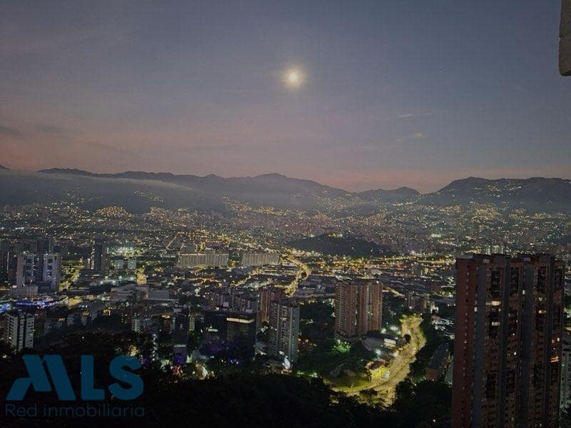 Apartamento en venta en Las Palmas, Poblado, Medellín — foto 1 de 23