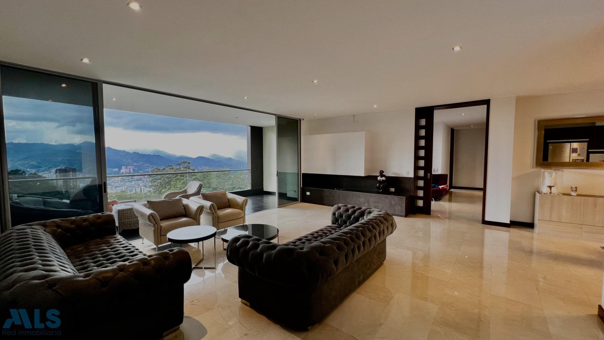 Apartamento en venta en Los Balsos Nº 2, Poblado, Medellín — foto 1 de 36
