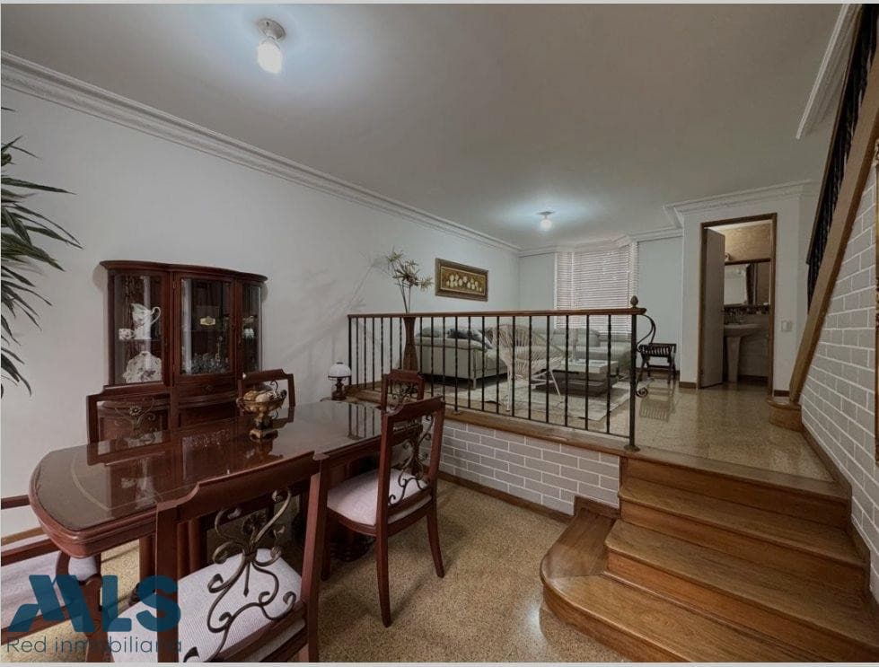 Casa en venta en La Concha, Poblado, Medellín — foto 1 de 30