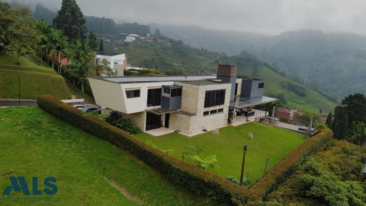 Casa en venta en Alto del Escobero (Envigado), Aburra Sur — foto 1 de 60