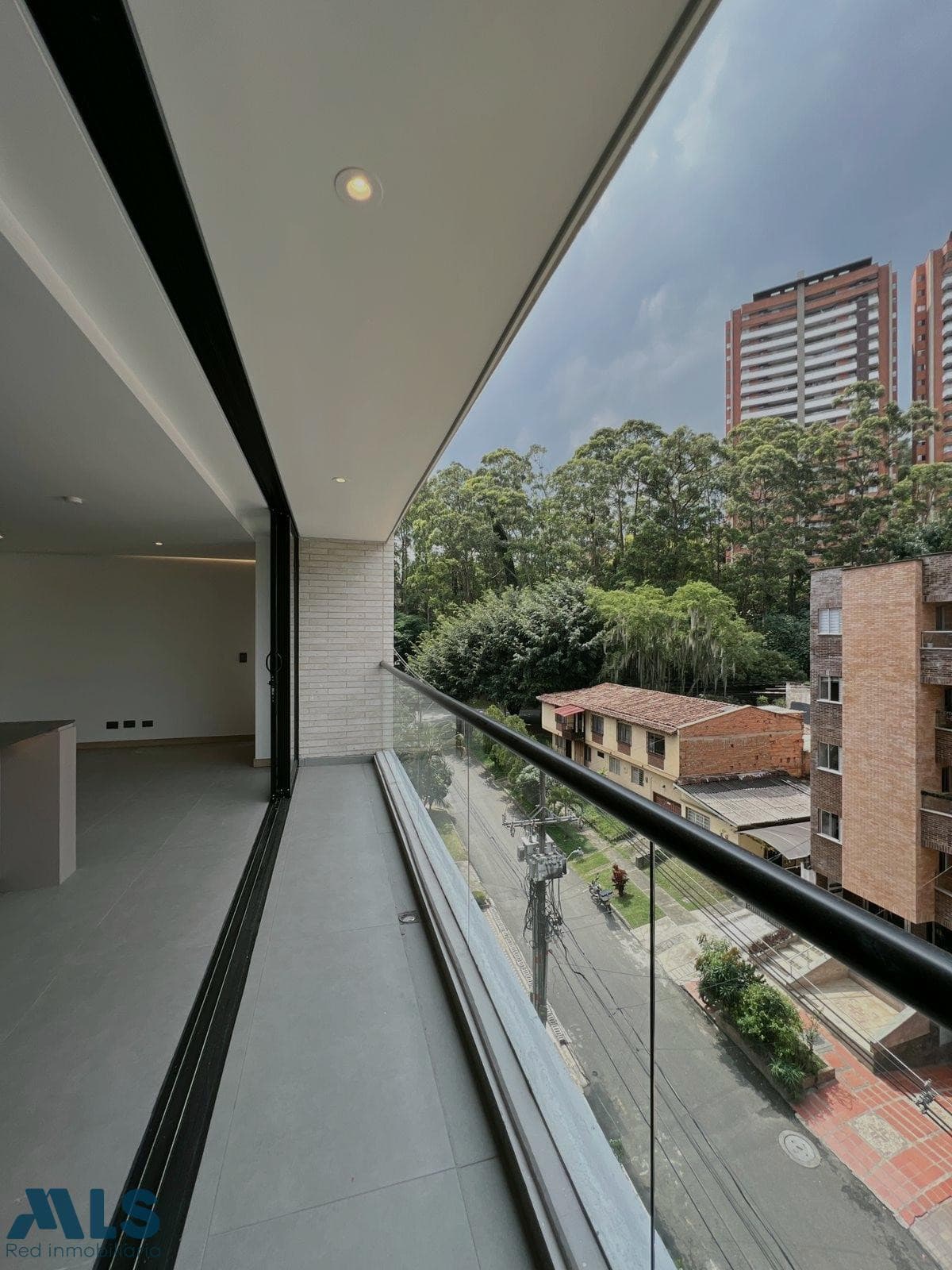 Apartamento en venta en La Castellana, Laureles, Medellín — foto 1 de 16