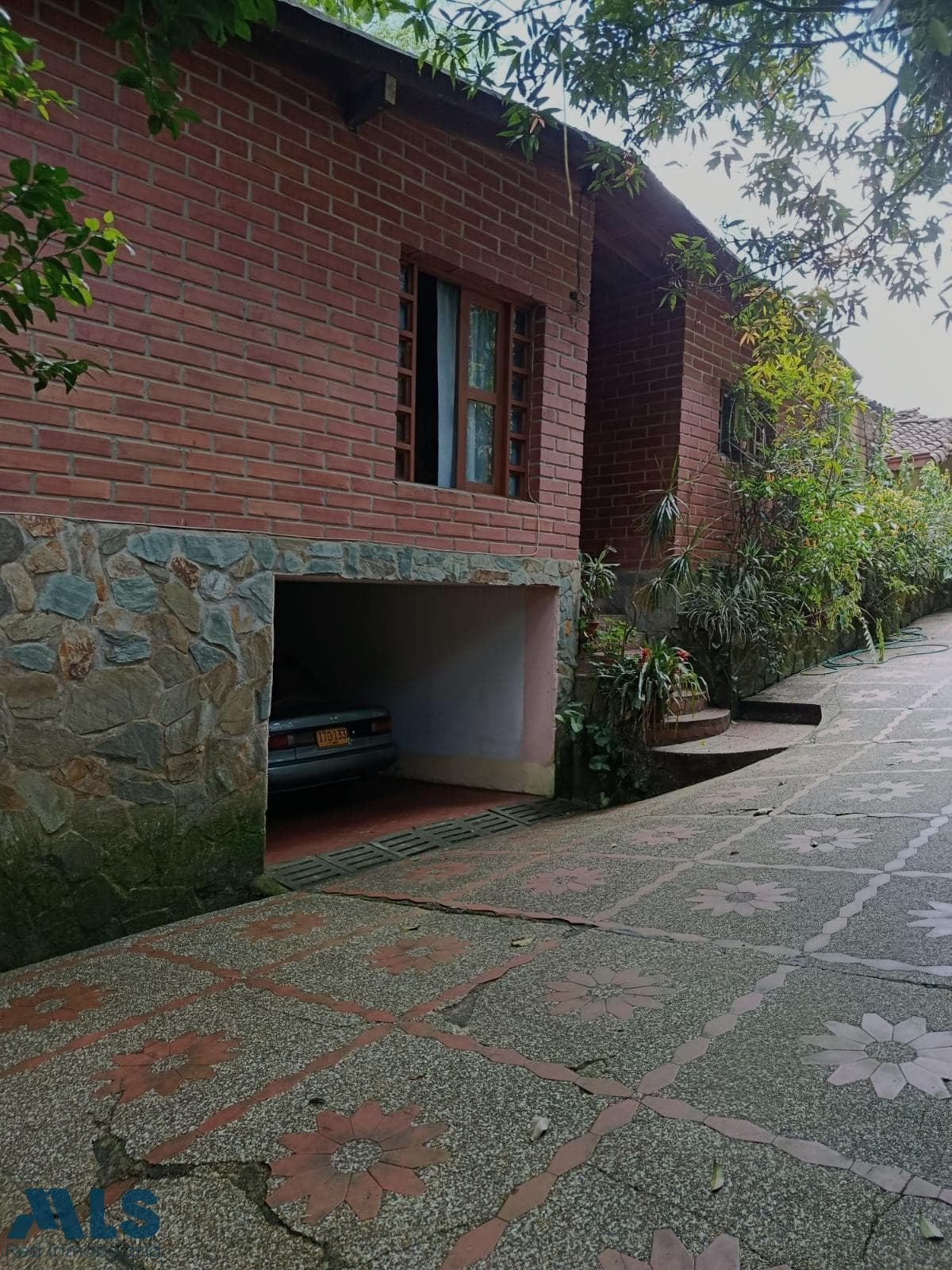 Casa en venta en San Lucas, Poblado, Medellín — foto 1 de 9