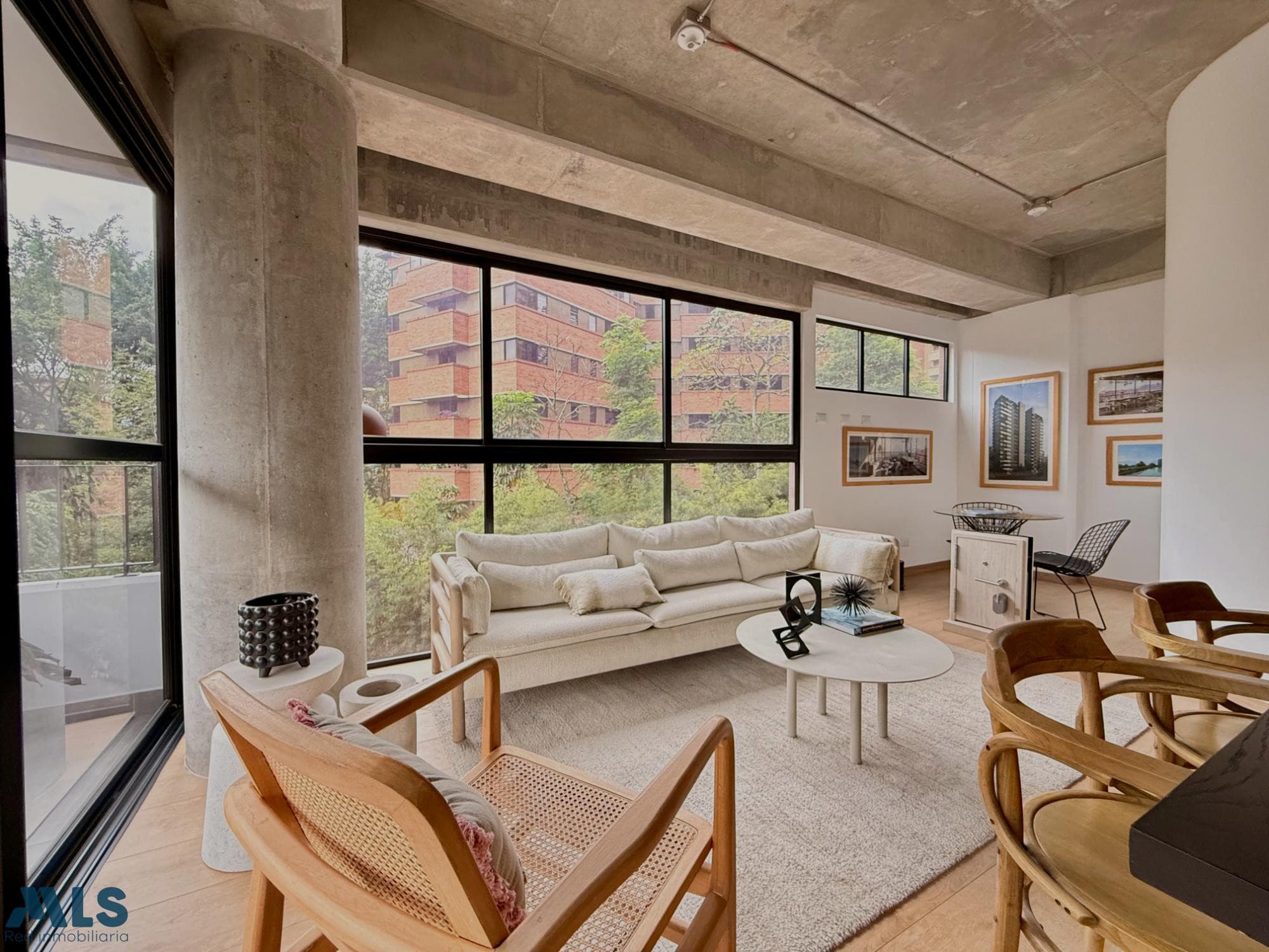 Apartamento en venta en Lalinde, Poblado, Medellín — foto 1 de 22