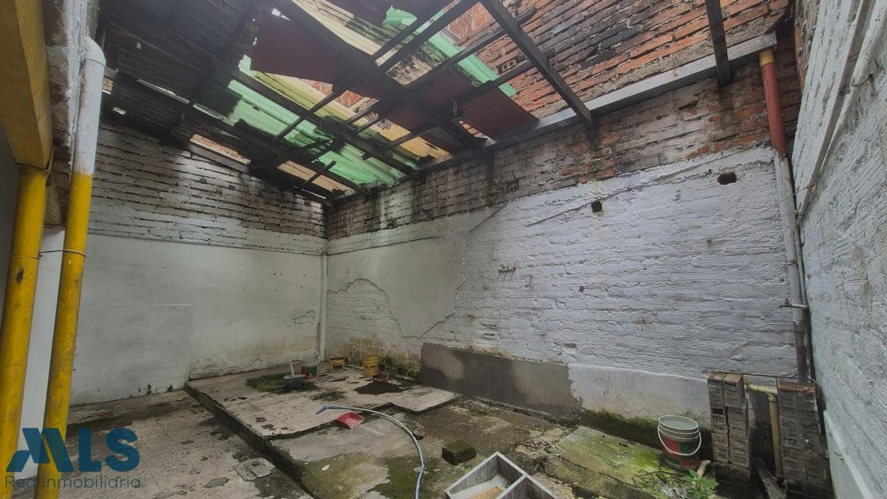 Casa en venta en El Chagualo, Centro, Medellín — foto 1 de 50