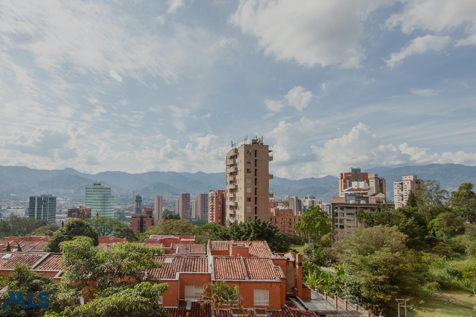 Apartamento en venta en Castropol, Poblado, Medellín — foto 1 de 23