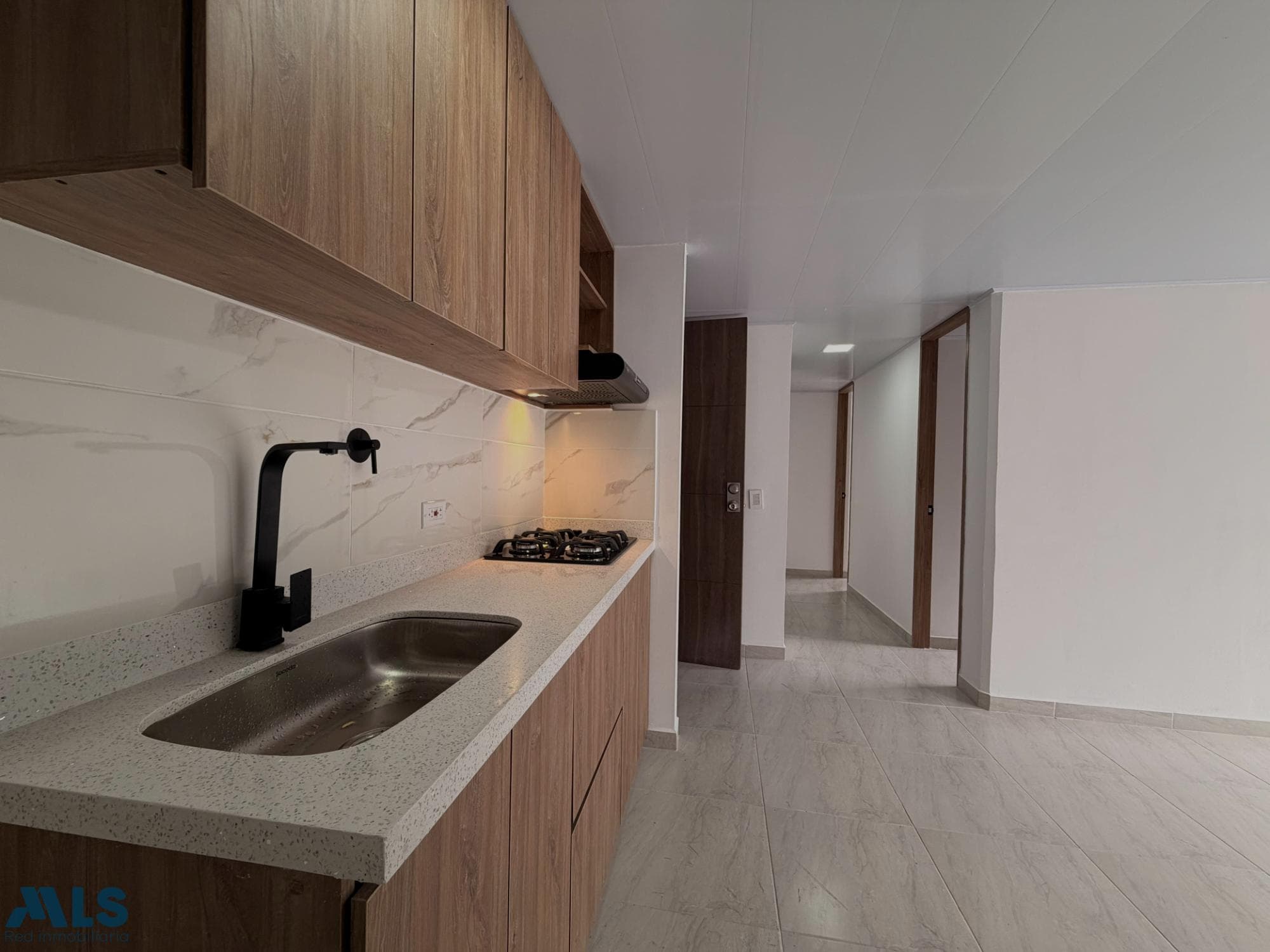 Apartamento en venta en Loma Del Indio, Poblado, Medellín — foto 1 de 18