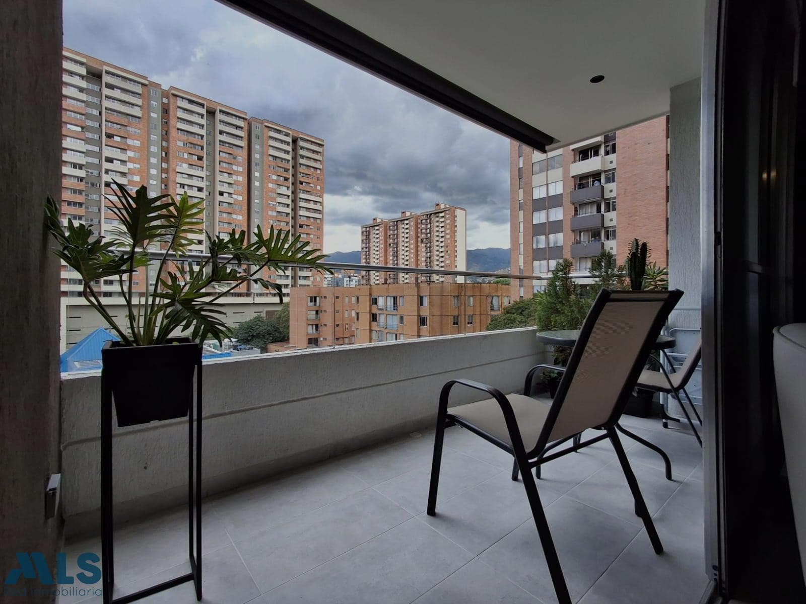Apartamento en venta en Los Colores, Laureles, Medellín — foto 1 de 23