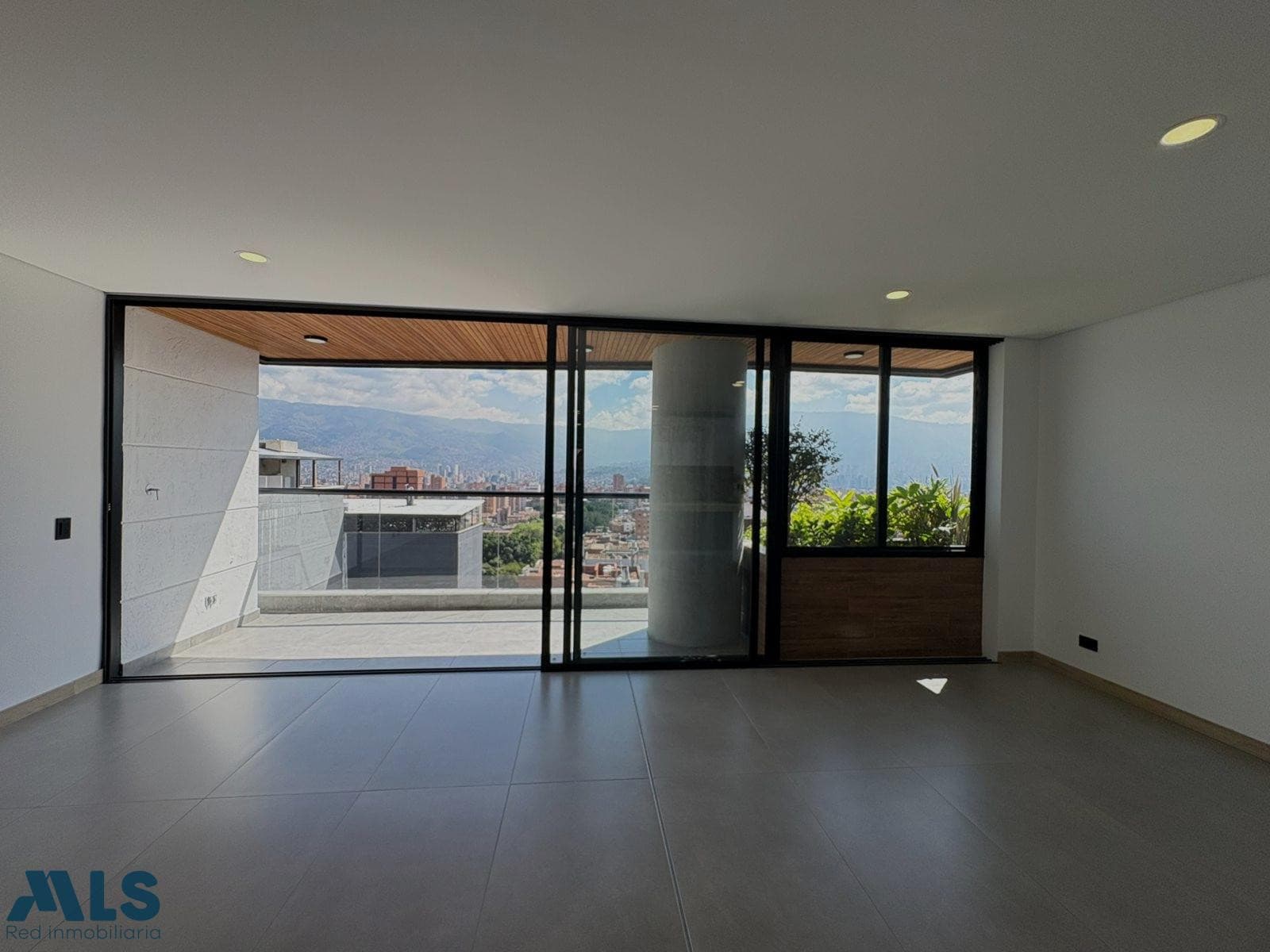 Apartamento en venta en La Castellana, Laureles, Medellín — foto 1 de 27