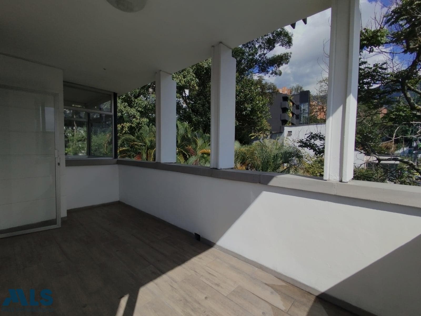 Apartamento en venta en Poblado, Medellín — foto 1 de 17