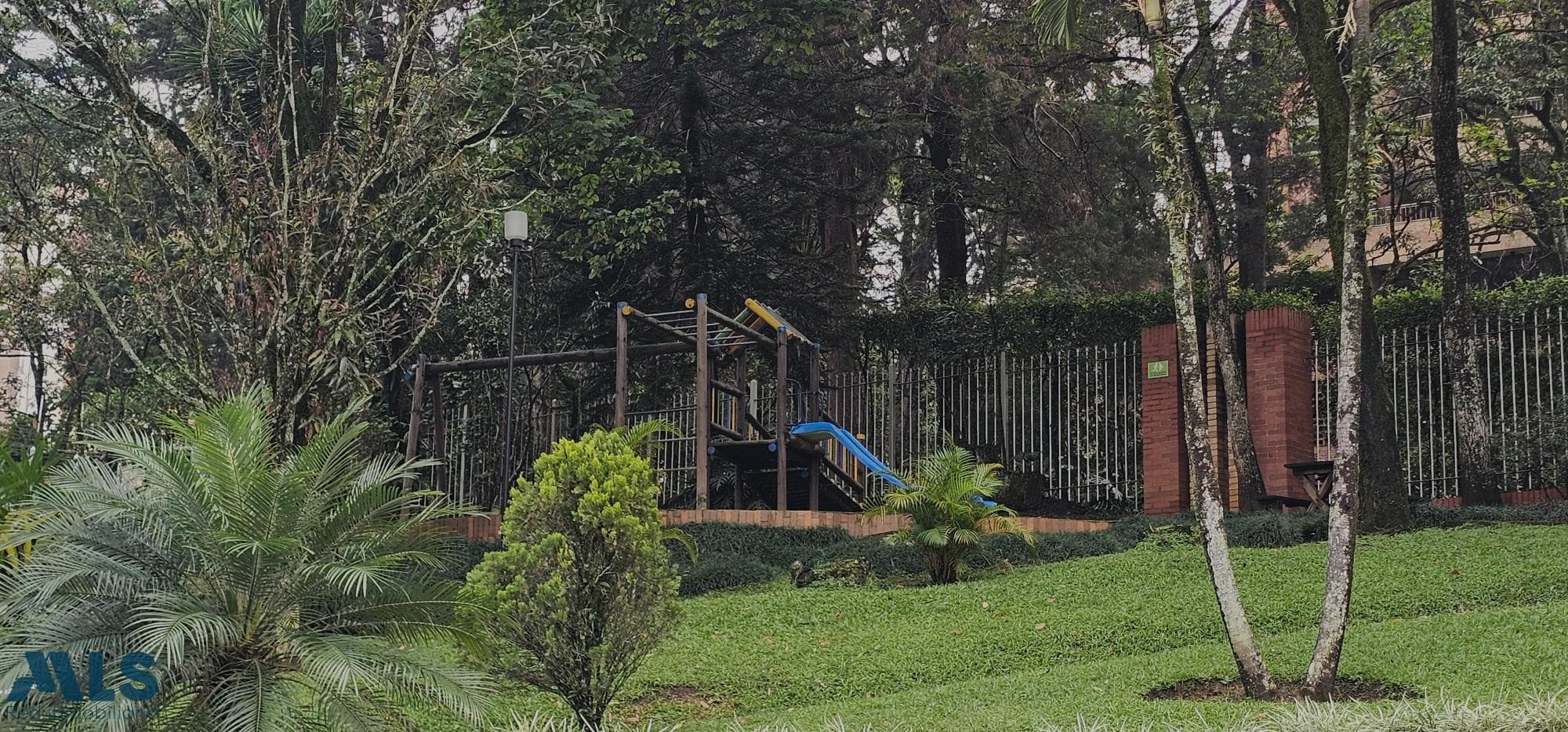 Apartamento en venta en La Tomatera, Poblado, Medellín — foto 1 de 14