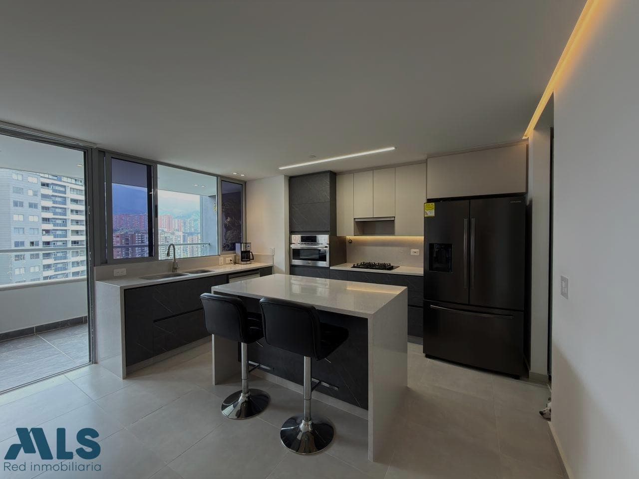 Apartamento en venta en Loma De Los Mesa, Aburra Sur, Envigado — foto 1 de 17