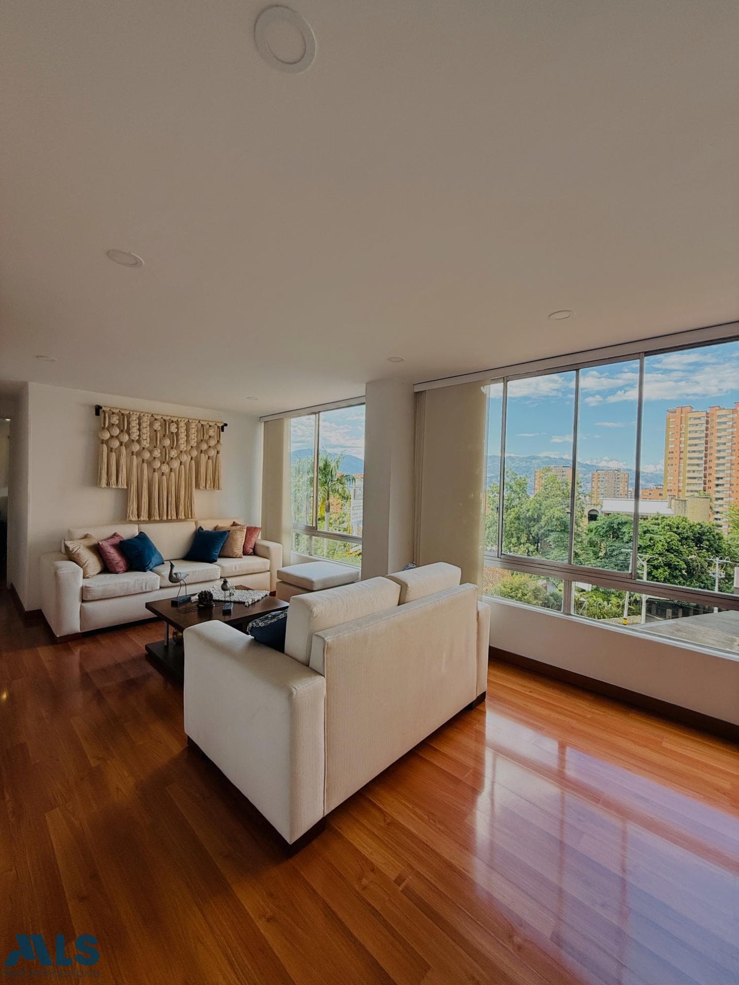 Apartamento en venta en Los Balsos Nº 1, Poblado, Medellín — foto 1 de 13