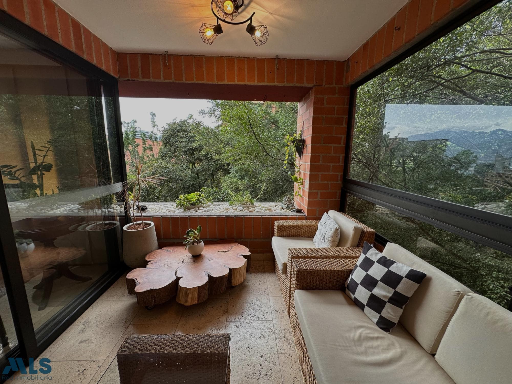 Apartamento en venta en Provenza, Poblado, Medellín — foto 1 de 41