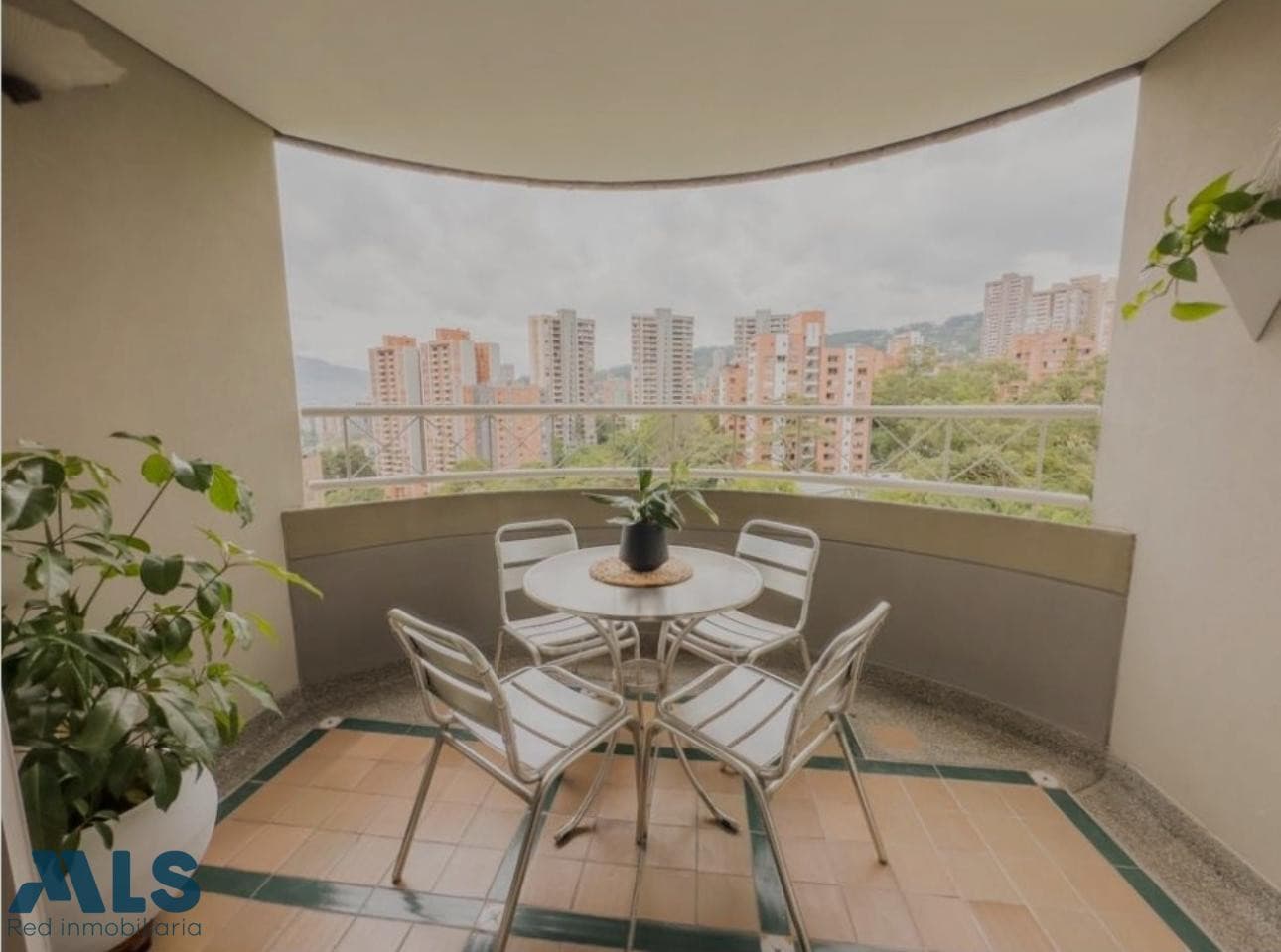 Apartamento en venta en El Tesoro, Poblado, Medellín — foto 1 de 14