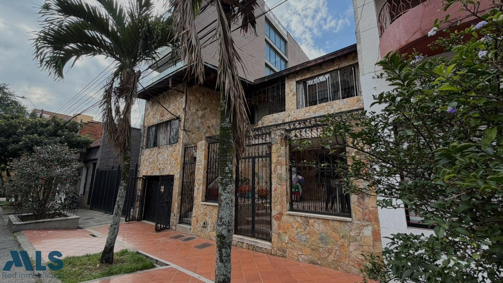 Casa en venta en Estadio, Laureles, Medellín — foto 1 de 27