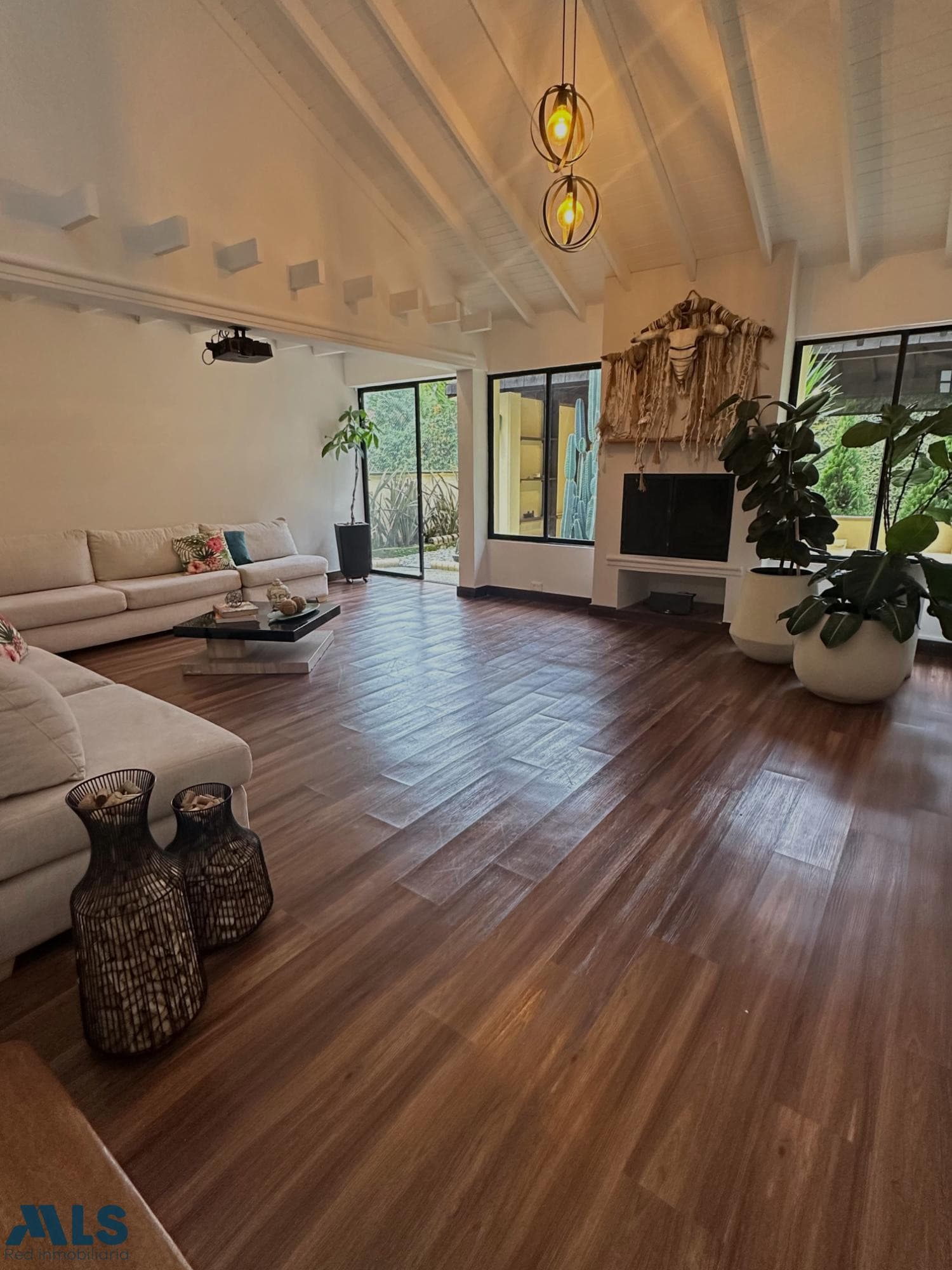 Casa en venta en Las Lomas Nº 2, Poblado, Medellín — foto 1 de 12