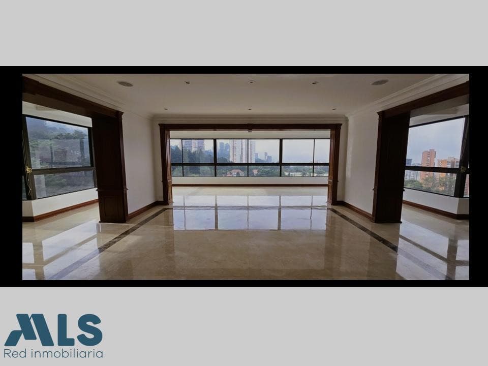 Apartamento en venta en El Tesoro, Poblado, Medellín — foto 1 de 19
