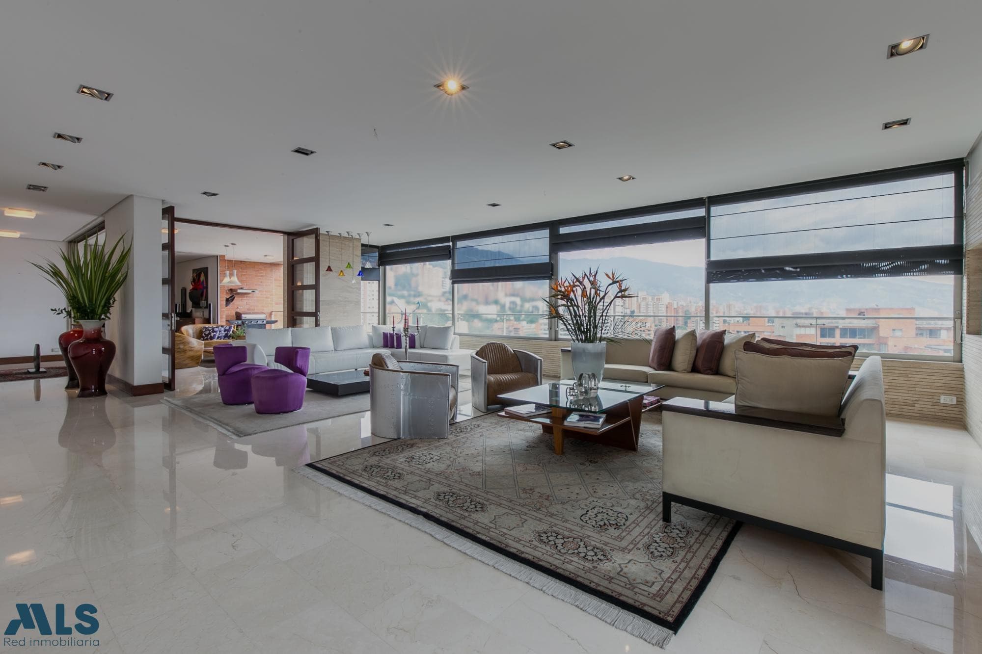 Apartamento en venta en La Tomatera, Poblado, Medellín — foto 1 de 21