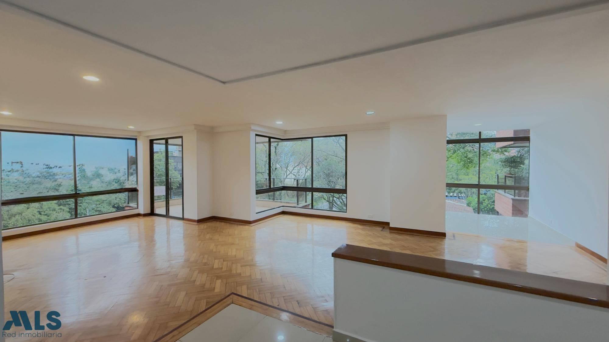 Apartamento en venta en Loma De Los Parra, Poblado, Medellín — foto 1 de 26