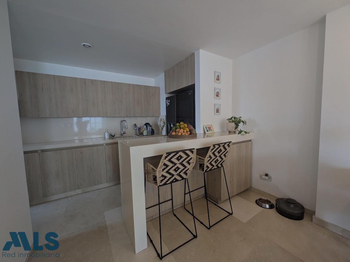 Apartamento en venta en El Tesoro, Poblado, Medellín — foto 1 de 13
