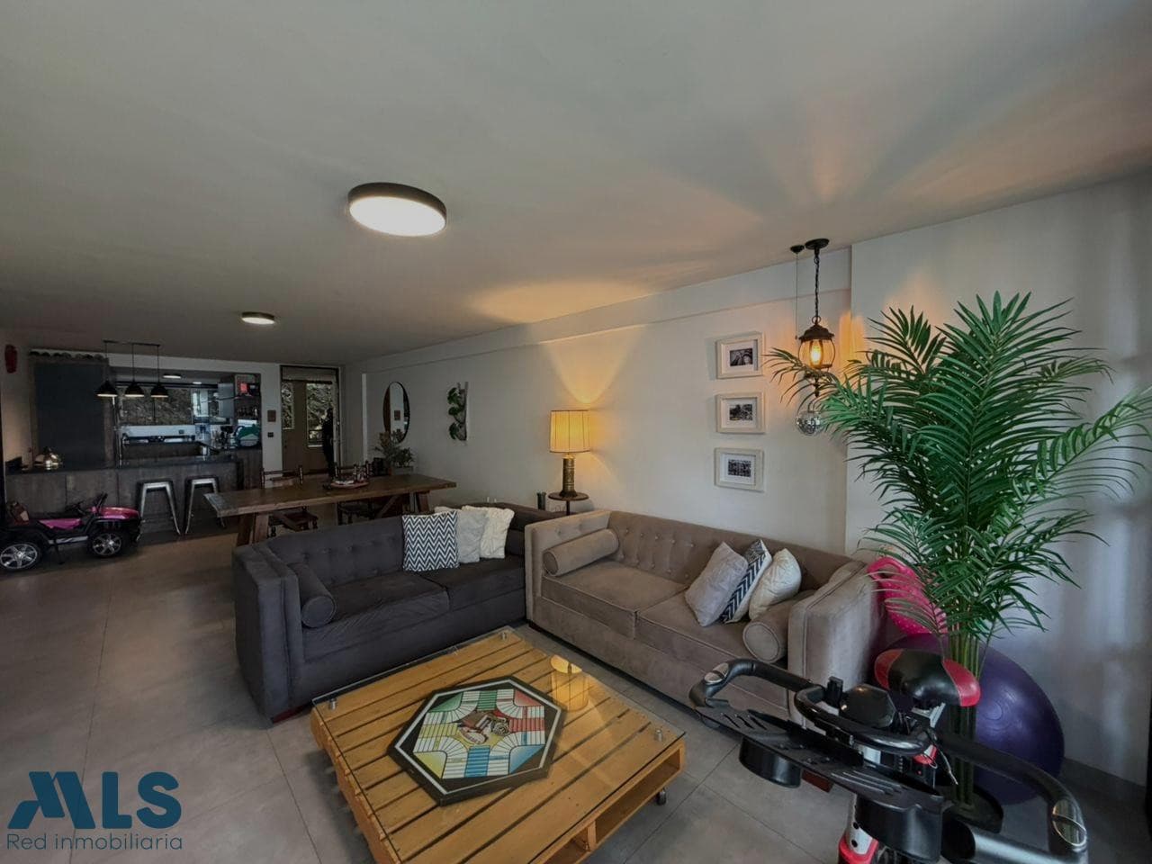 Apartamento en venta en Las Palmas, Poblado, Medellín — foto 1 de 17