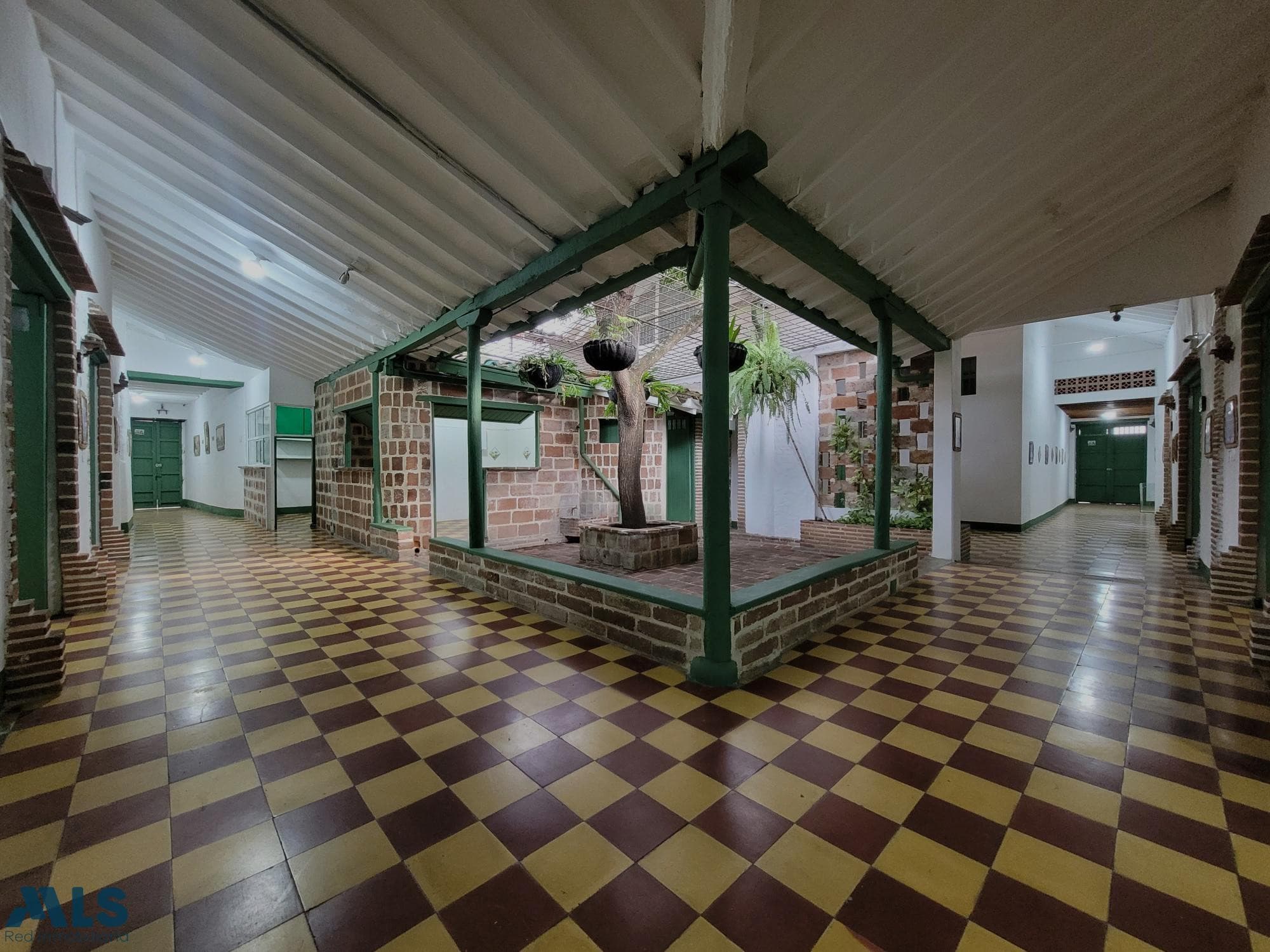 Edificio en venta en Centro, Occidente Antioqueño, Santa Fe de Antioquia — foto 1 de 31