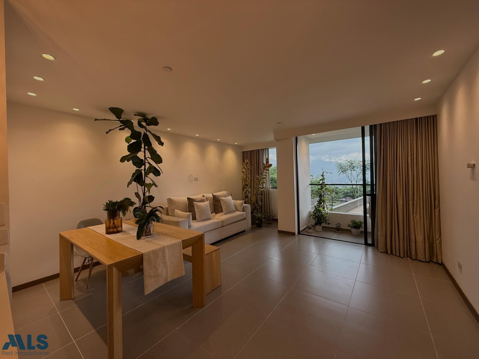 Apartamento en venta en Loma De Las Brujas, Aburra Sur, Envigado — foto 1 de 18