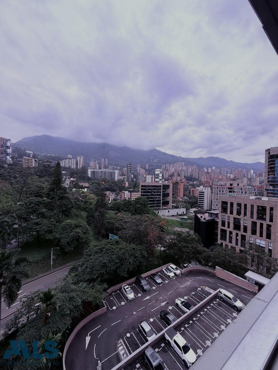 Oficina en venta en Castropol, Poblado, Medellín — foto 1 de 26