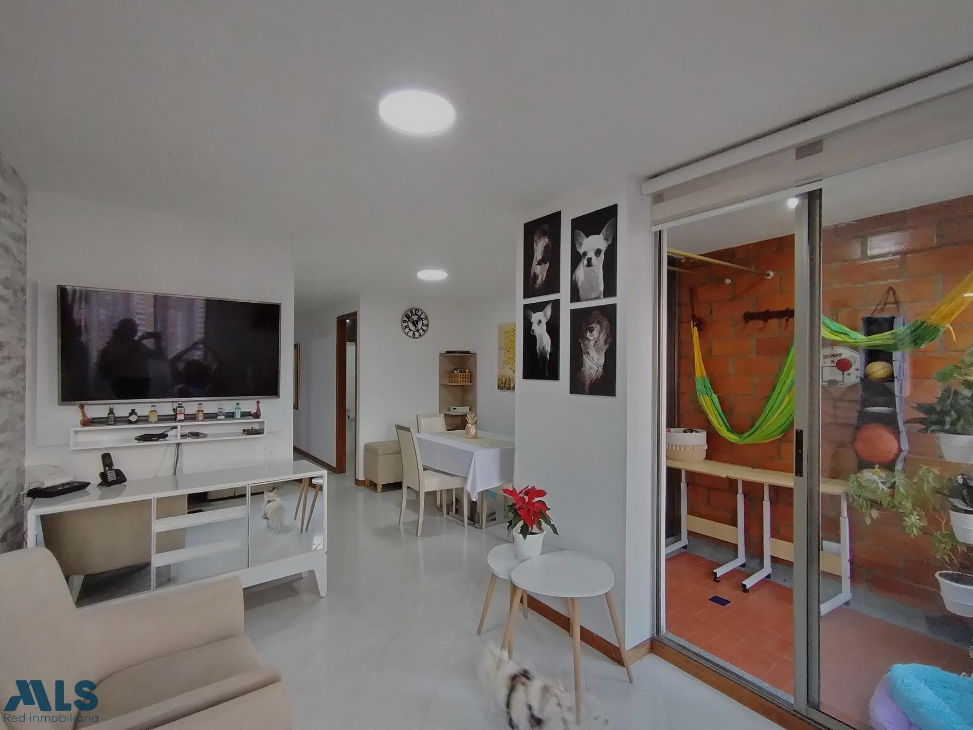 Apartamento en venta en Loma De Los Bernal, Belén Guayabal, Medellín — foto 1 de 15