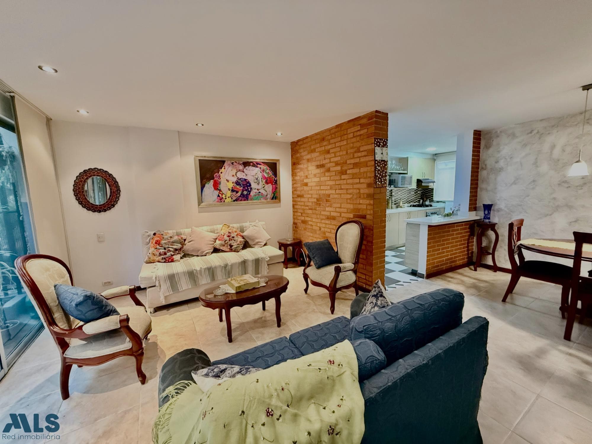 Casa en venta en Altos del Poblado, Medellín — foto 1 de 14