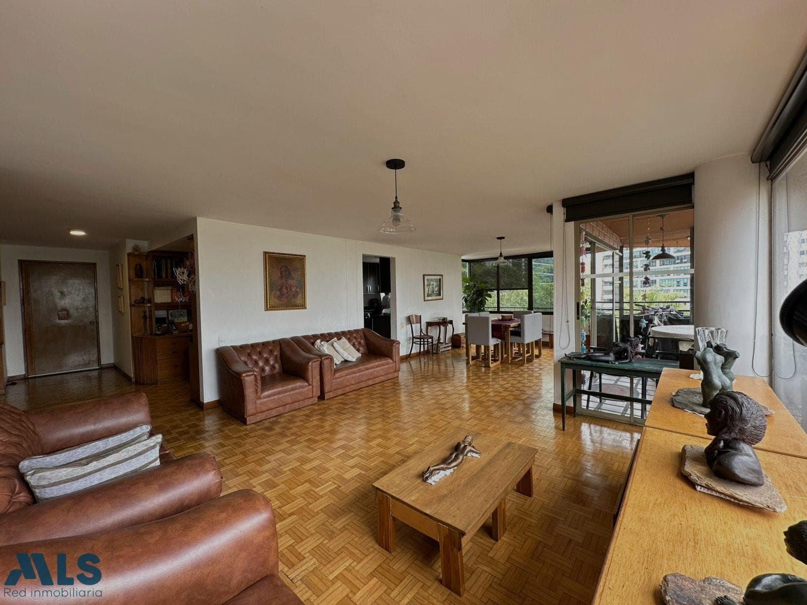Apartamento en venta en Milla de Oro, Poblado, Medellín — foto 1 de 22