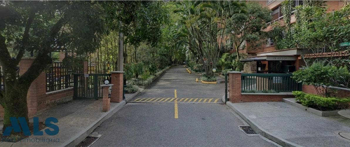 Apartamento en venta en Milla de Oro, Poblado, Medellín — foto 1 de 11