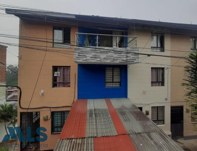 Casa en venta en El Salvador, Centro, Medellín — foto 1 de 19