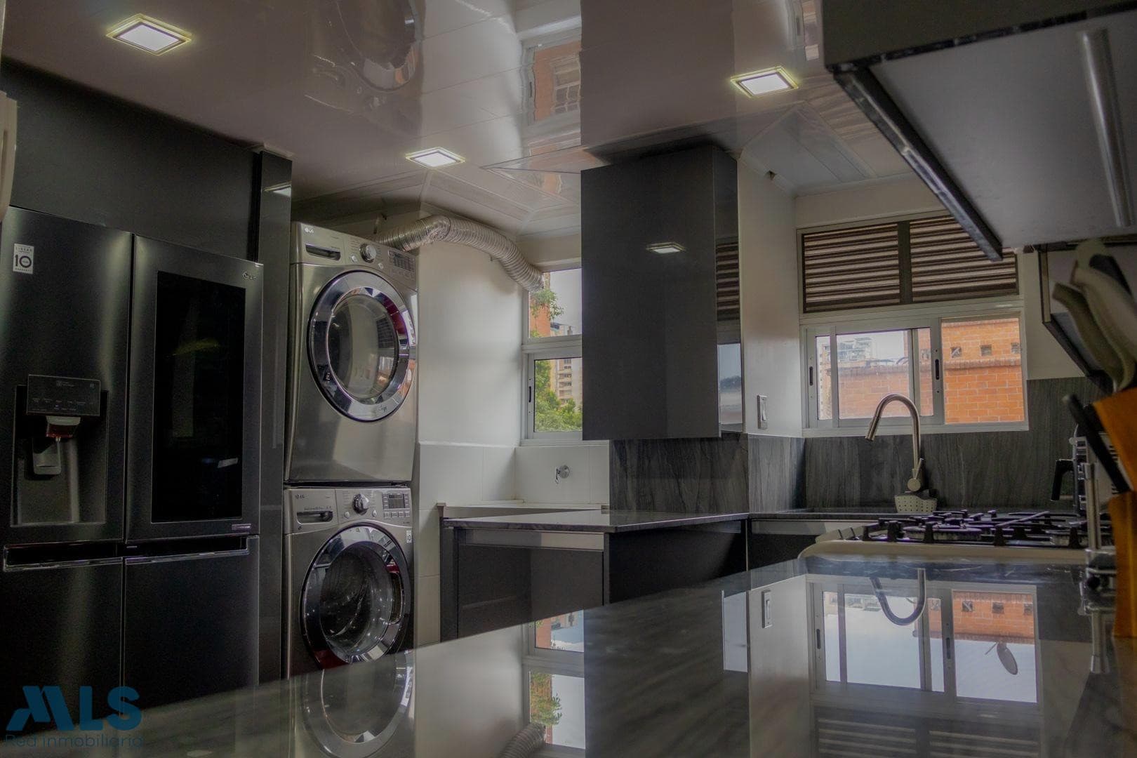 Apartamento en venta en Castropol, Poblado, Medellín — foto 1 de 20