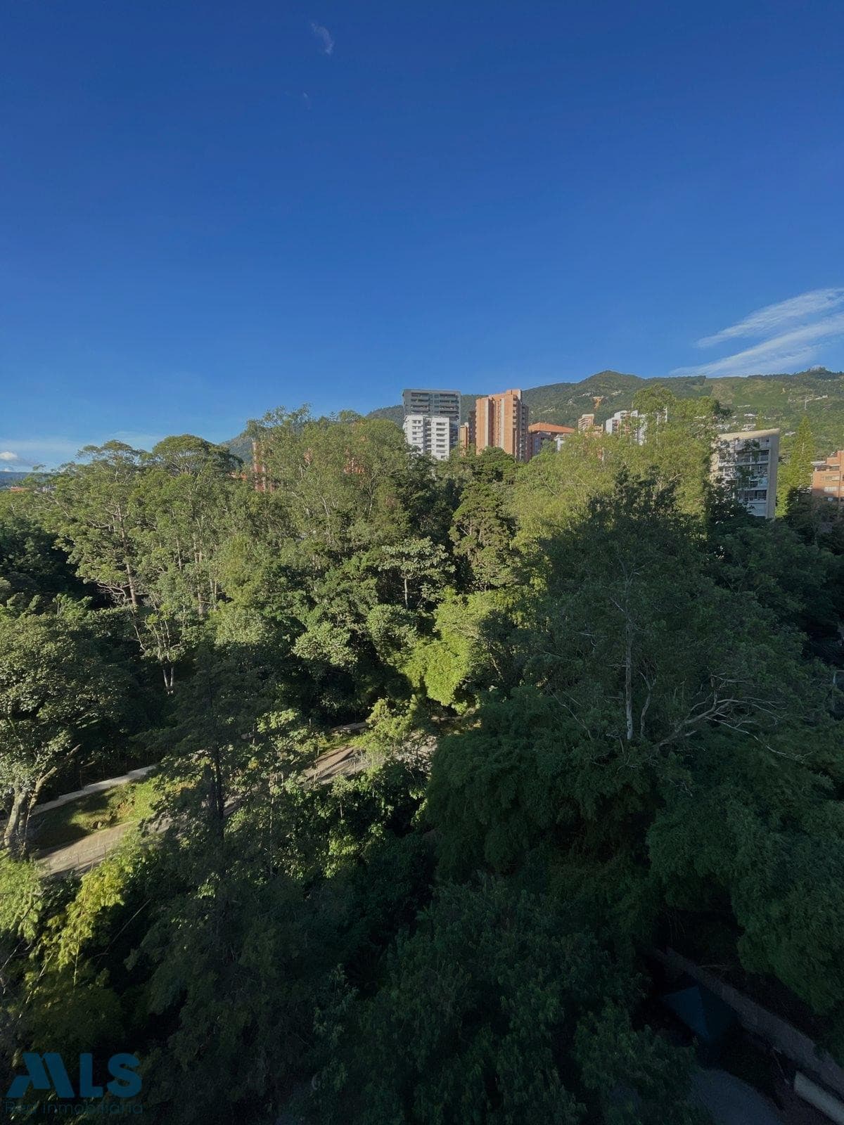 Apartamento en venta en Linares, Poblado, Medellín — foto 1 de 11