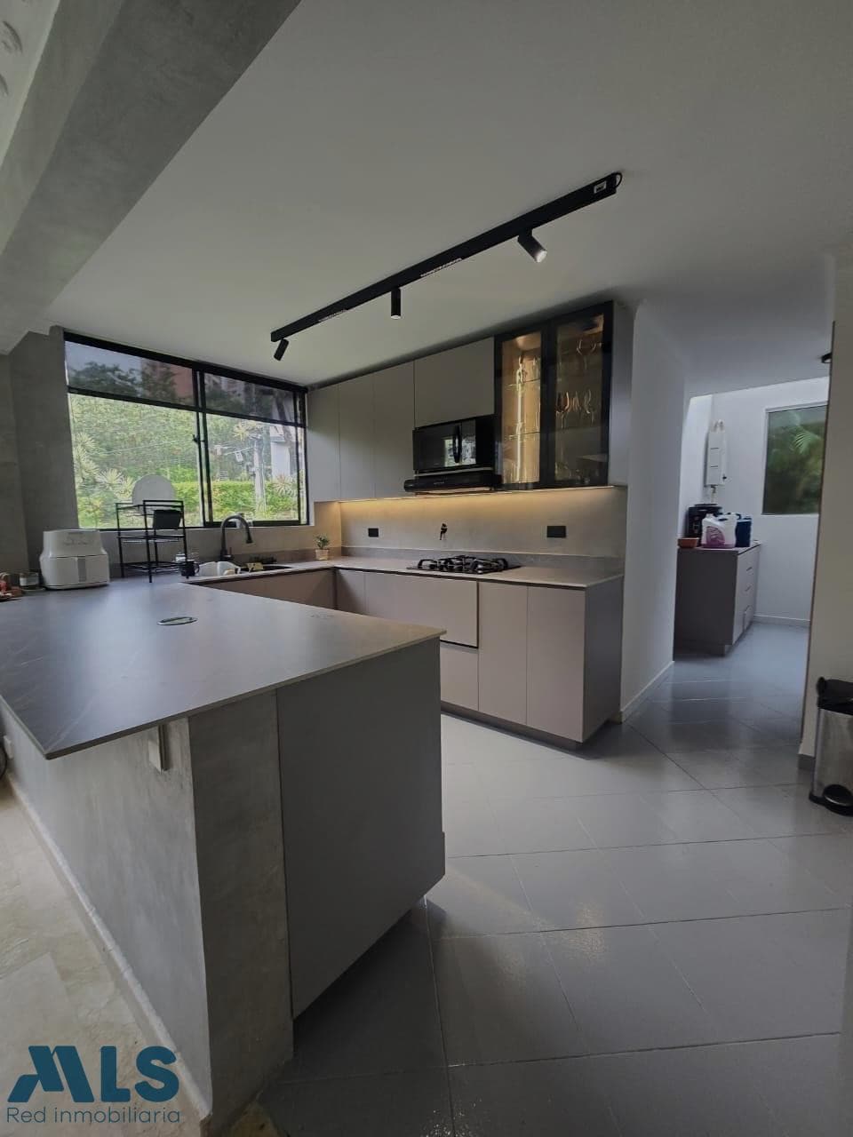 Casa en venta en San Lucas, Poblado, Medellín — foto 1 de 11
