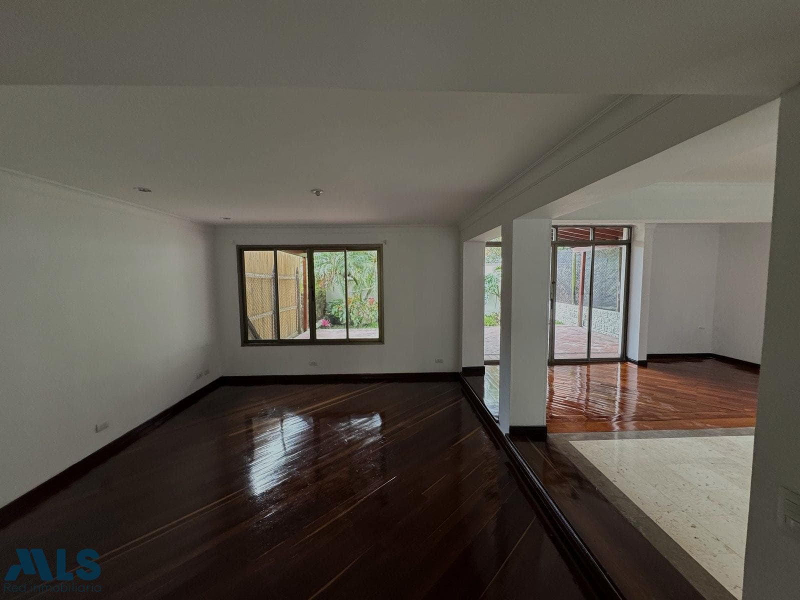 Casa en venta en Las Palmas, Poblado, Medellín — foto 1 de 11