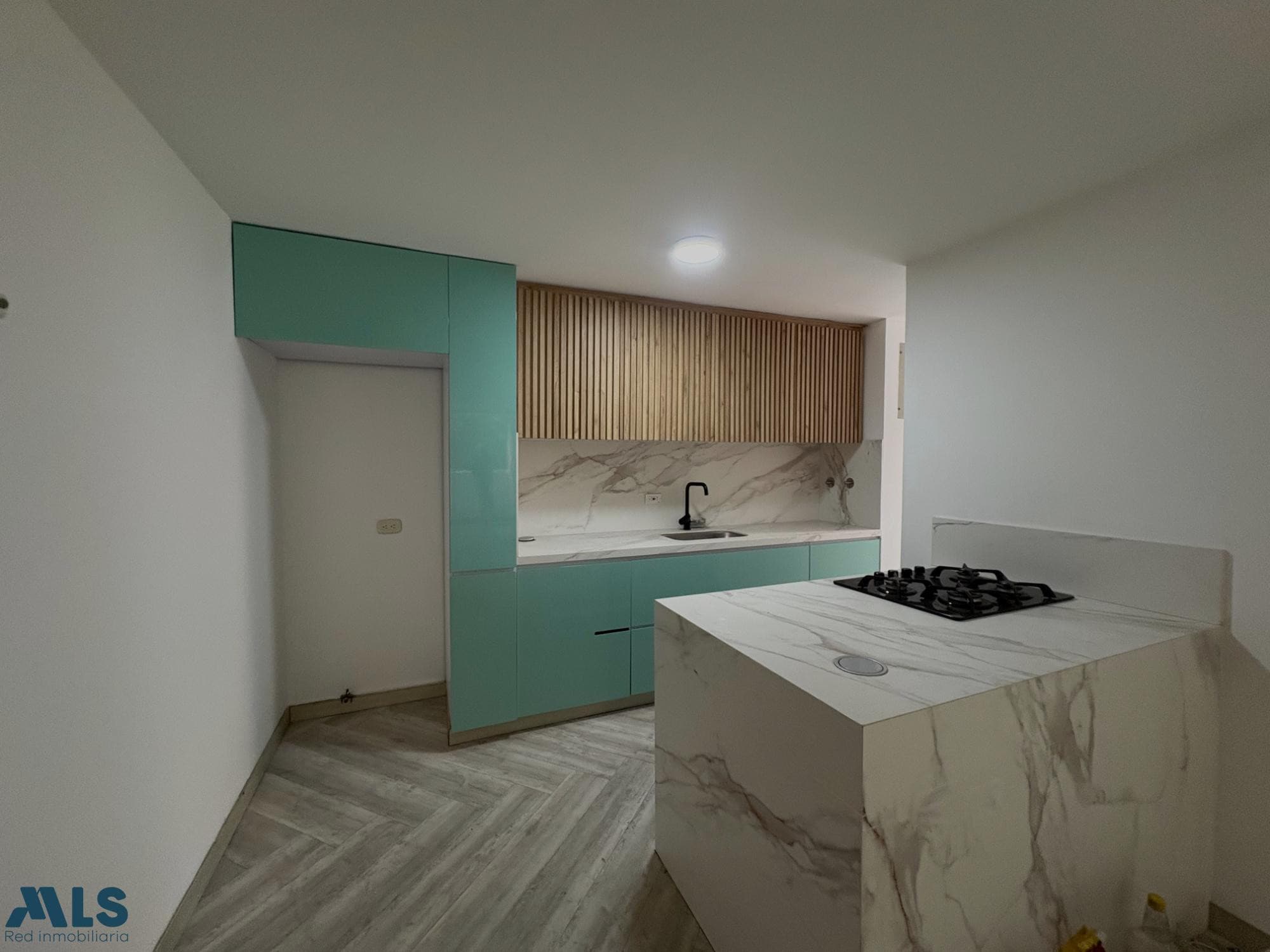 Apartamento en venta en Castropol, Poblado, Medellín — foto 1 de 17