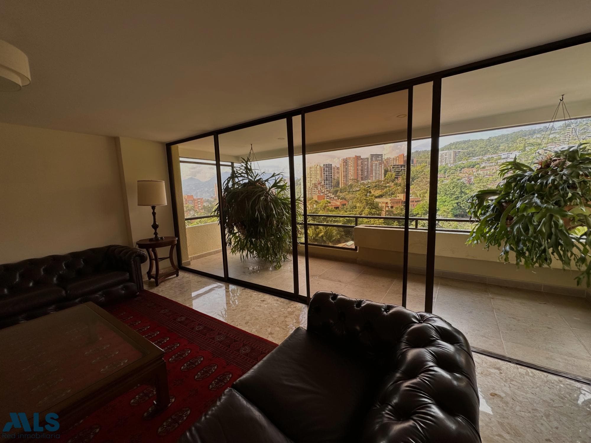 Apartamento en venta en La Concha, Poblado, Medellín — foto 1 de 39