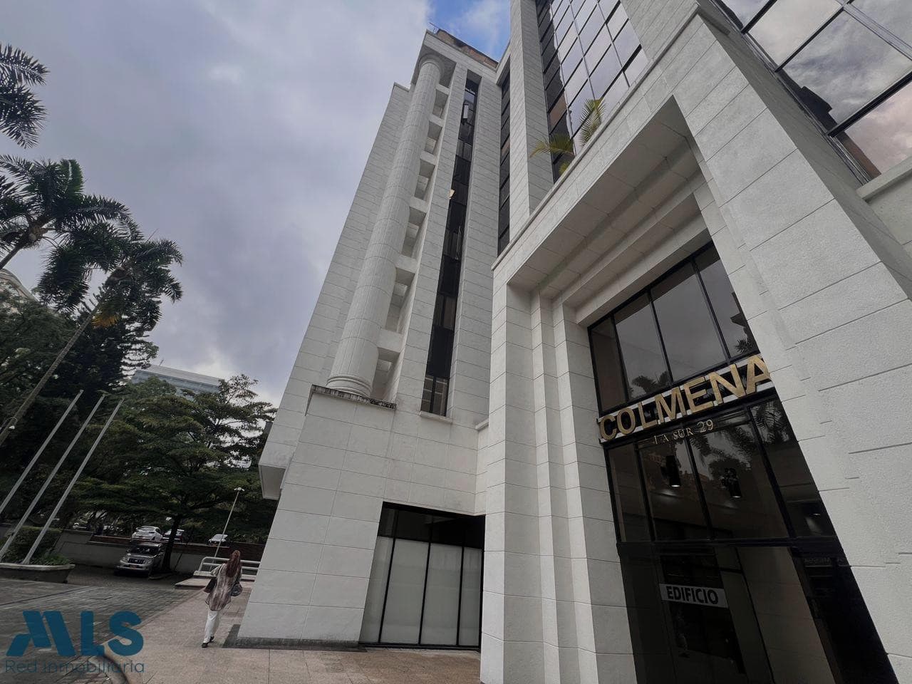 Oficina en venta en Milla de Oro, Poblado, Medellín — foto 1 de 23