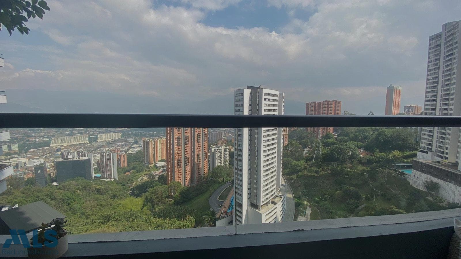 Apartamento en venta en Las Palmas, Poblado, Medellín — foto 1 de 12